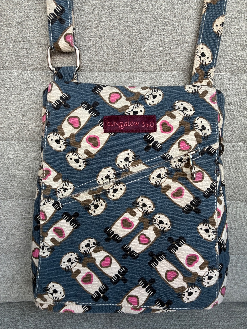 Bungalow 360 Small Messenger Bag Otter